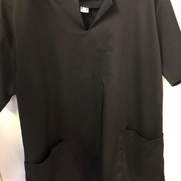 Black scrub top with chest slit (M)
